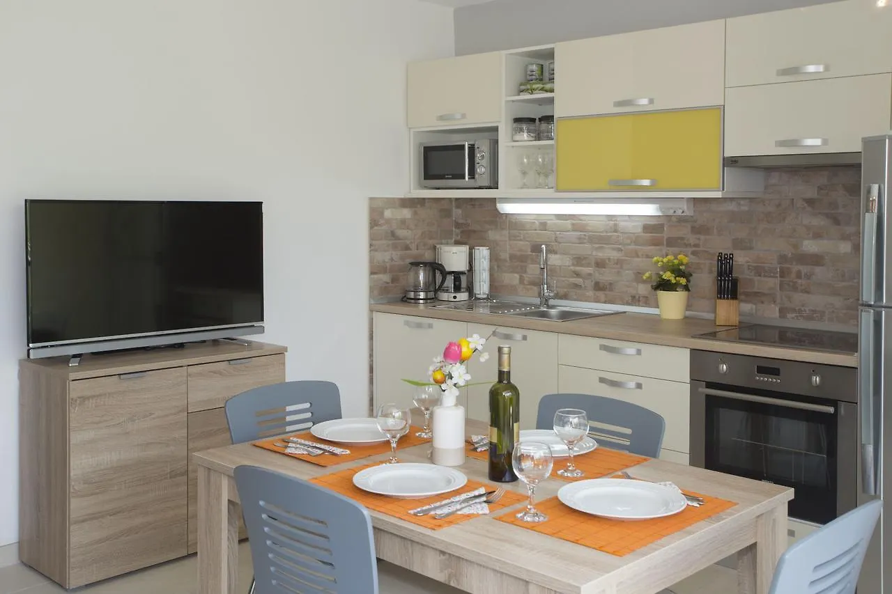 City Getaway - Apartment Ileora Сплит