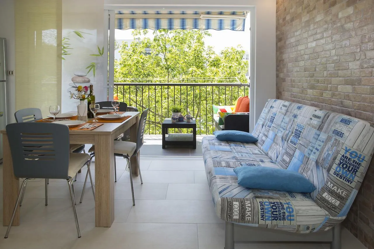 City Getaway - Apartment Ileora Сплит