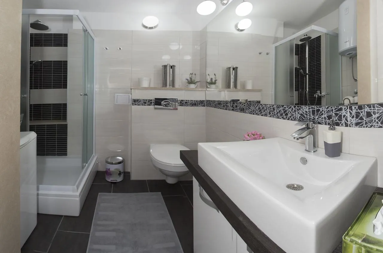 City Getaway - Apartment Ileora Сплит